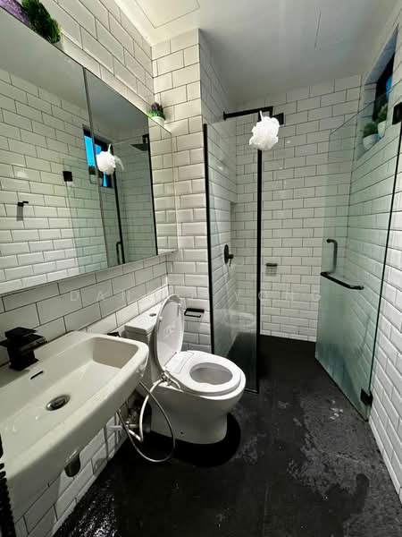 Service Residence for Sale at Sky Oasis Residence (Pangsapuri Oasis 1) - Daniel Yong - Bathroom - PropertyGuru.com.my