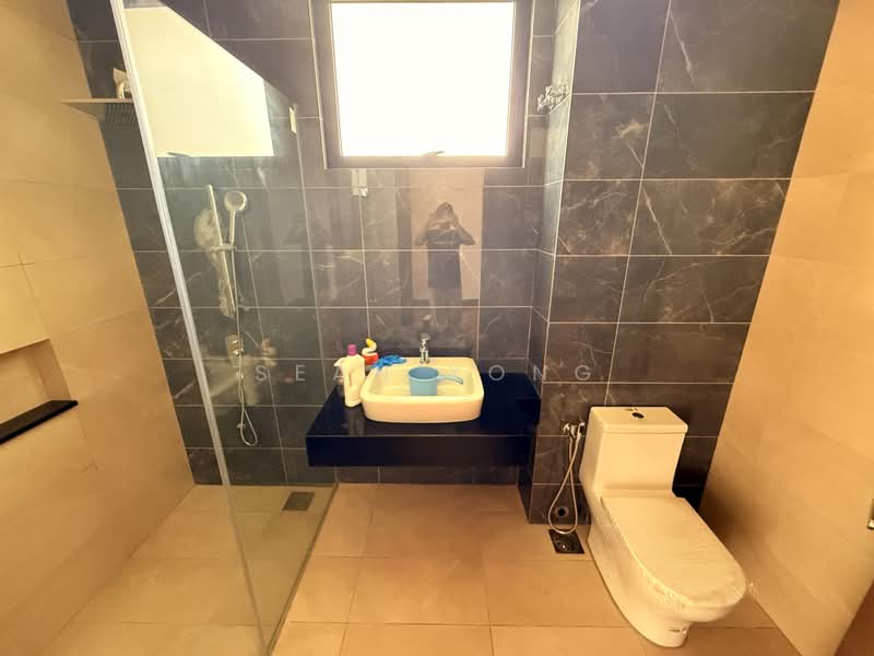 Rumah Berkembar untuk Dijual di Rawang (Selangor) - Sean Yong - Bathroom - PropertyGuru.com.my