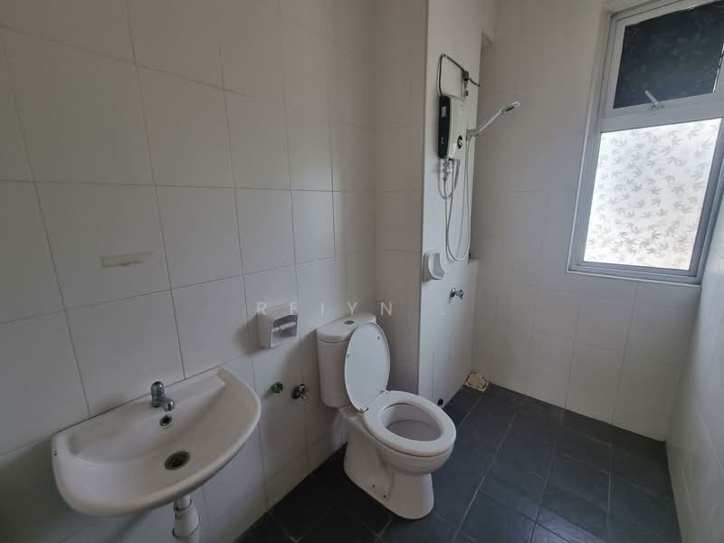 2-storey Terraced House for Rent in Kuala Selangor (Selangor) - Reiyn . - Bathroom - PropertyGuru.com.my