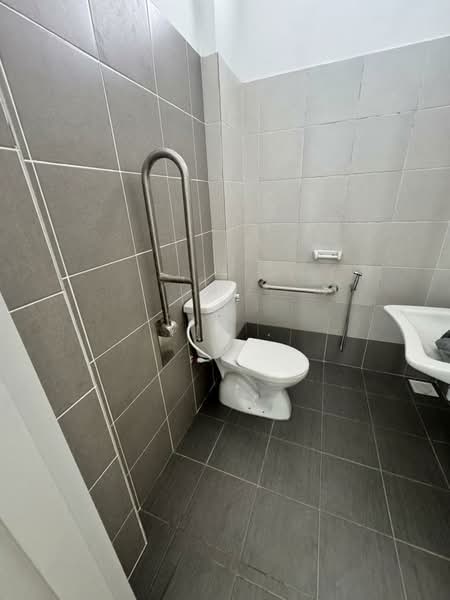 Semi-D Factory for Rent in Taman Desa Idaman (Senai) - Yip . - Bathroom - PropertyGuru.com.my