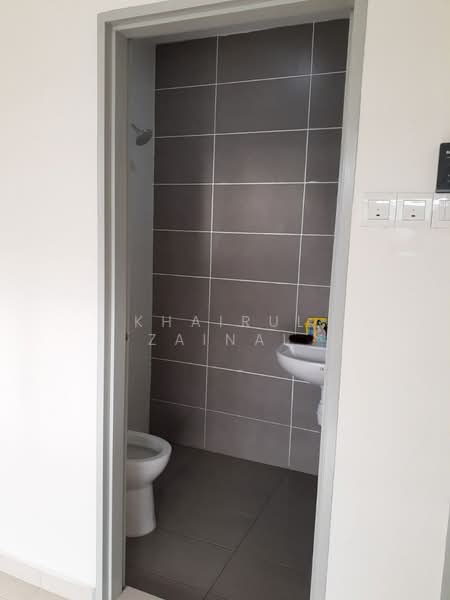 Jalan Angkasa, Bandar Mahkota Banting, untuk Untuk Dijual - RM 399,000, Apr 2026 - Bathroom - PropertyGuru.com.my