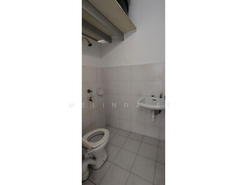 Taman Ehsan Jaya untuk Untuk Dijual - RM 210,000, Apr 2026 - Bathroom - PropertyGuru.com.my