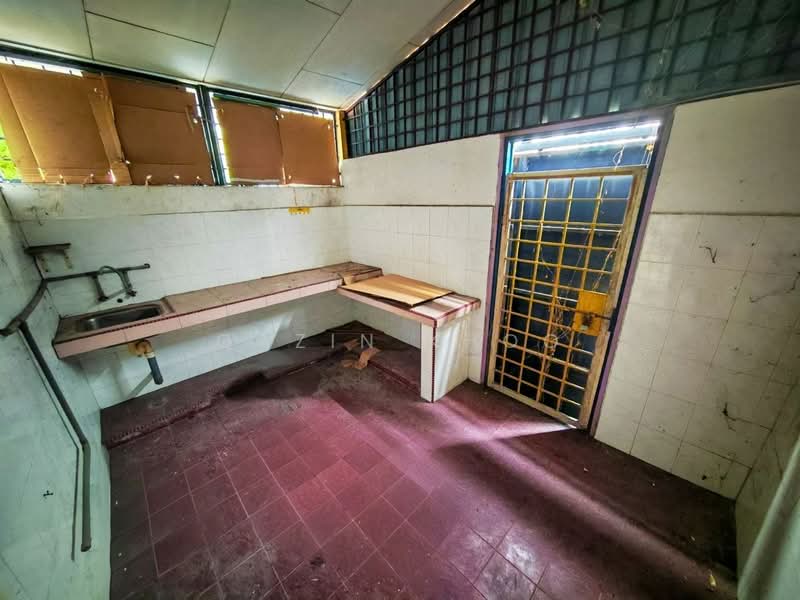 1.5-storey Terraced House for Sale in Taman Desa Rishah (Ipoh) - Qazin Khoo - Kitchen - PropertyGuru.com.my