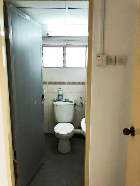 Taman Kristal untuk Untuk Disewa - RM 1,200 /bulan, Mac 2026 - Bathroom - PropertyGuru.com.my