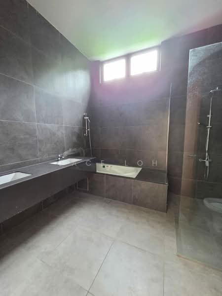 Rumah Berkembar untuk Dijual di Taman Perling - Jace Loh - Bathroom - PropertyGuru.com.my