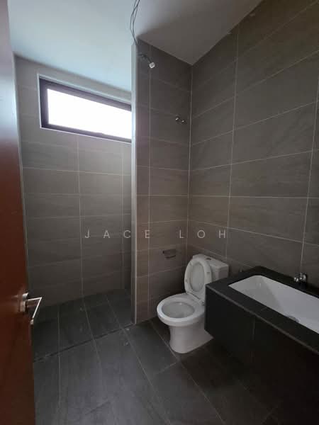 Rumah Berkembar untuk Dijual di Taman Perling - Jace Loh - Bathroom - PropertyGuru.com.my