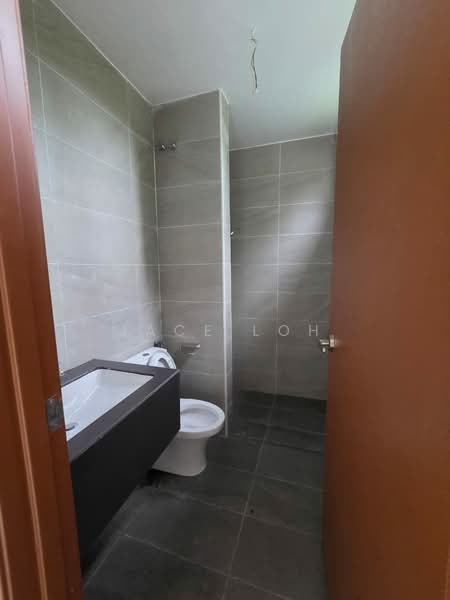 Rumah Berkembar untuk Dijual di Taman Perling - Jace Loh - Bathroom - PropertyGuru.com.my