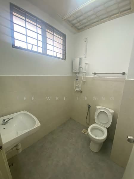 Service Residence for Rent at Fortune Avenue - Lee Wei Leong - Bathroom - PropertyGuru.com.my