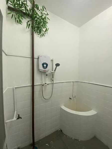 Seksyen 17 Petaling Jaya untuk Untuk Disewa - RM 600 /bulan, Mac 2026 - Bathroom - PropertyGuru.com.my