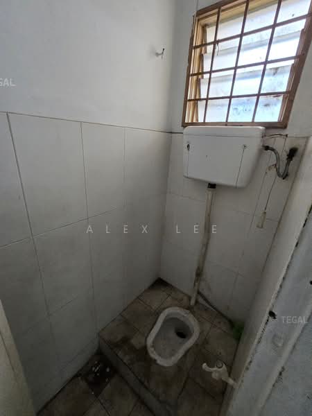 Factory for Rent in Puchong (Selangor) - Alex Lee - Bathroom - PropertyGuru.com.my