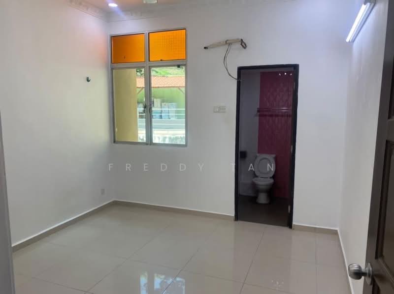 Untuk Disewa - Teluk Kumbar