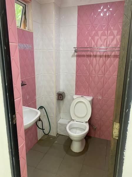 Untuk Disewa - Teluk Kumbar