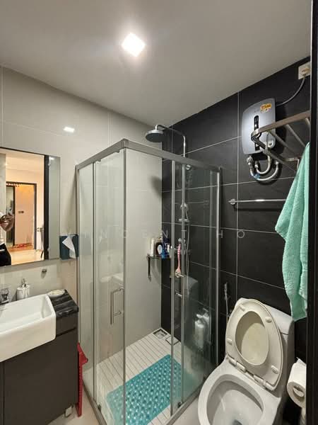 Condominium for Sale at Amberside @ Country Garden Danga Bay - Vincent Ho - Bathroom - PropertyGuru.com.my