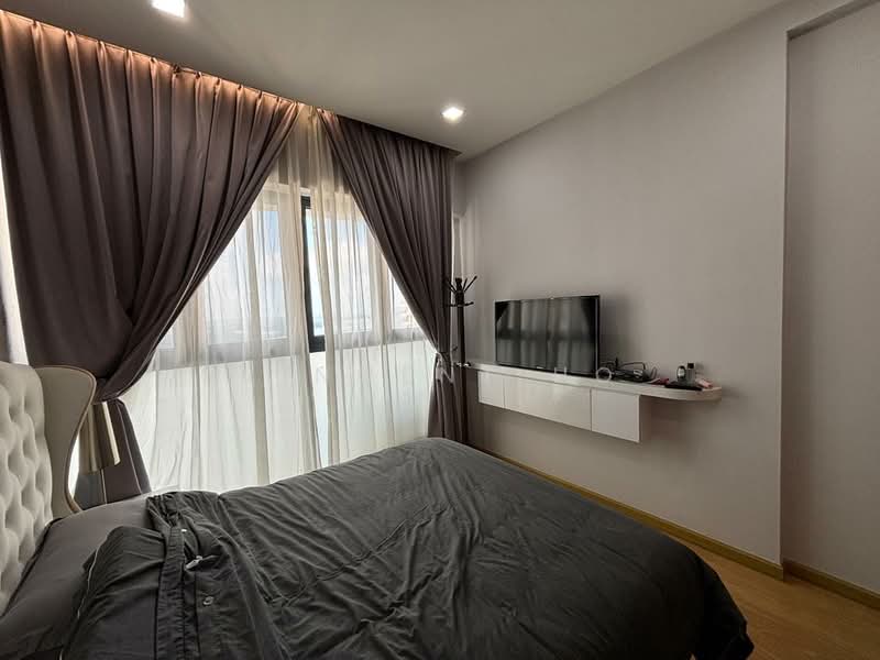 Condominium for Sale at Amberside @ Country Garden Danga Bay - Vincent Ho - Bedroom - PropertyGuru.com.my