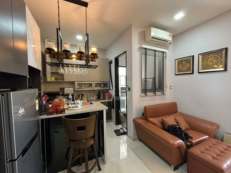 Condominium for Sale at Amberside @ Country Garden Danga Bay - Vincent Ho - Kitchen - PropertyGuru.com.my