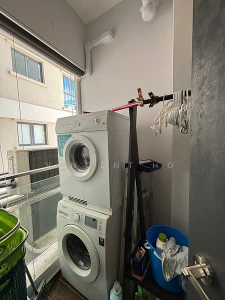 Condominium for Sale at Amberside @ Country Garden Danga Bay - Vincent Ho - Balcony - PropertyGuru.com.my