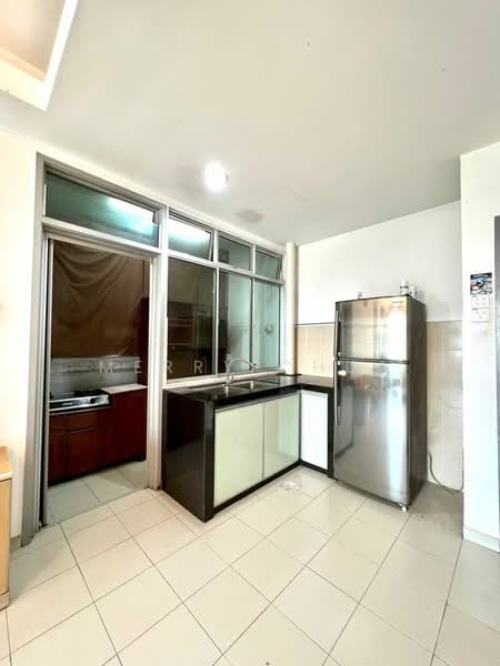 Lake View Suites untuk Untuk Disewa - RM 2,300 /bulan, Apr 2026 - Kitchen - PropertyGuru.com.my