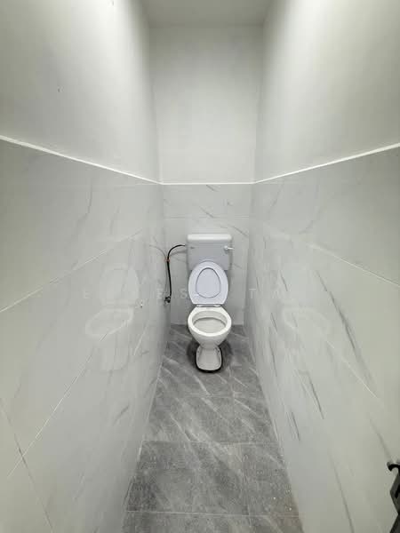 1-storey Terraced House for Sale in Taman Universiti (Skudai) - Erness Tan - Bathroom - PropertyGuru.com.my