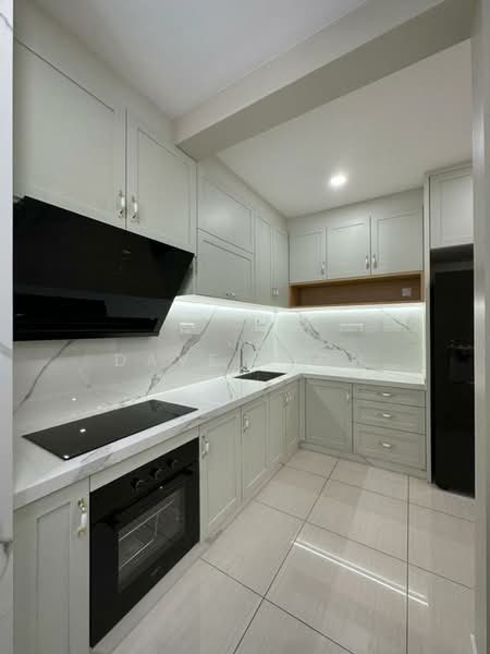 Condominium for Rent at Queens Residences Q2 @ Queens Waterfront - Dave Teoh - Kitchen - PropertyGuru.com.my