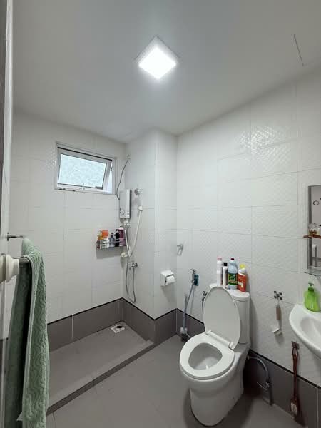 Seasons Amara Larkin untuk Untuk Disewa - RM 1,600 /bulan, Mac 2026 - Bathroom - PropertyGuru.com.my