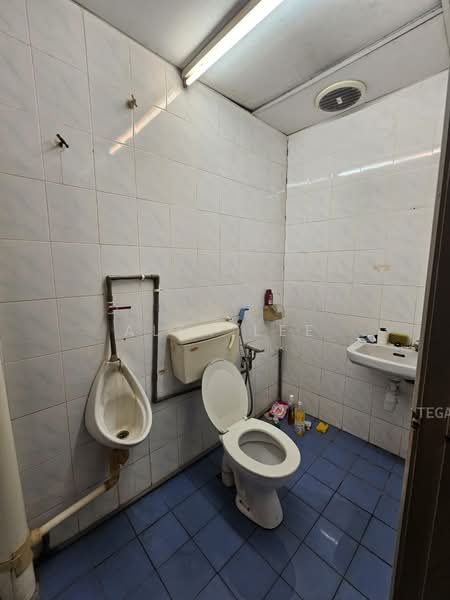 Kilang untuk Disewa di Shah Alam (Selangor) - Alex Lee - Bathroom - PropertyGuru.com.my