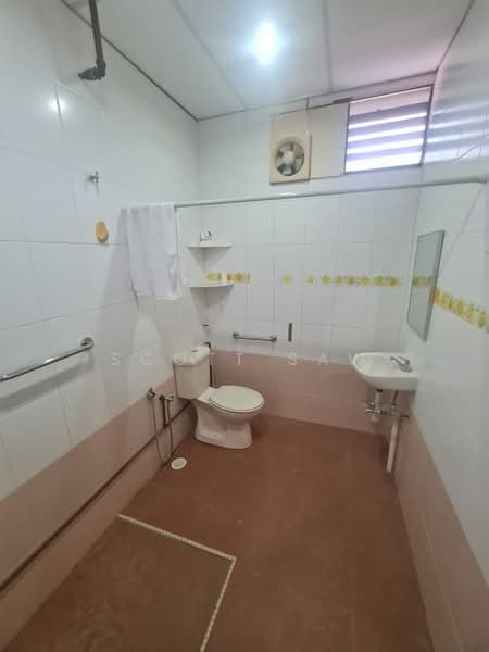 Condominium for Sale at Condo Gembira - Scott Saw - Bathroom - PropertyGuru.com.my