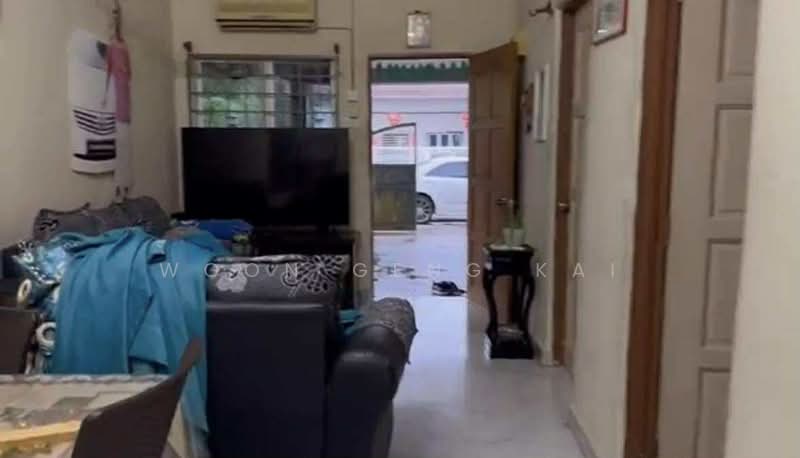 1-storey Terraced House for Sale in Bandar Kinrara (Selangor) - Woon Geng Kai - Living Room - PropertyGuru.com.my