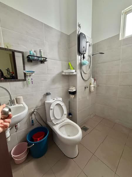 Semi-Detached House for Sale in Kelapa Sawit (Kulai) - Max Yee - Bathroom - PropertyGuru.com.my