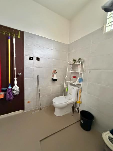 Semi-Detached House for Sale in Kelapa Sawit (Kulai) - Max Yee - Bathroom - PropertyGuru.com.my