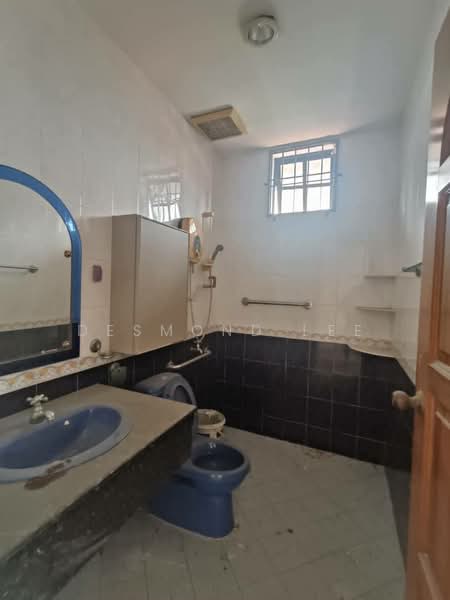 Bungalow for Sale in Taman Majidee (Johor Bahru) - Desmond Lee - Bathroom - PropertyGuru.com.my
