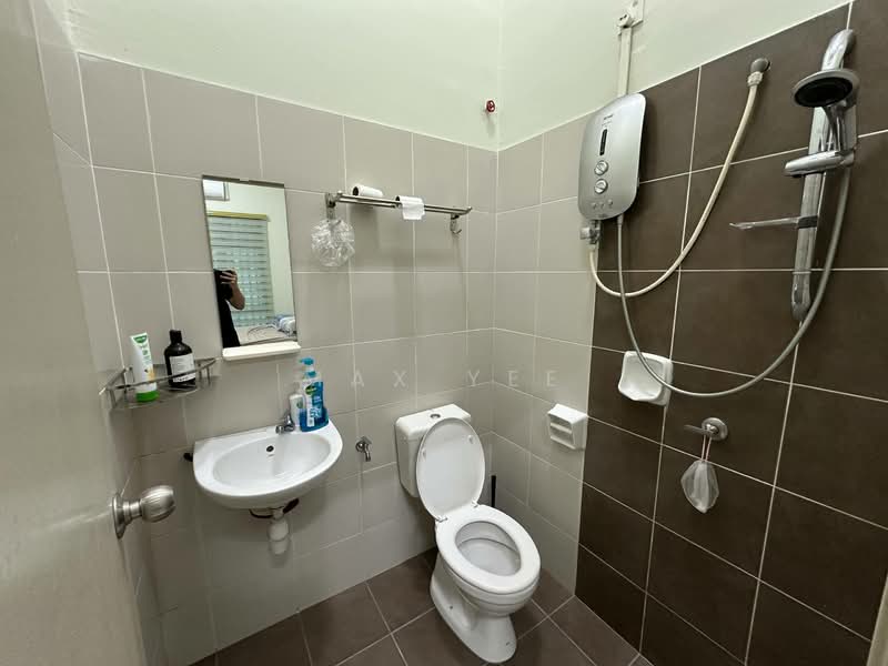 1-storey Terraced House for Sale in Bandar Indahpura (Kulai) - Max Yee - Bathroom - PropertyGuru.com.my