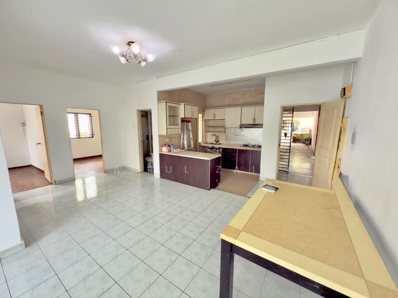 Apartment for Sale at Pangsapuri Mutiara Subang - Khairul Zainal - Living Room - PropertyGuru.com.my