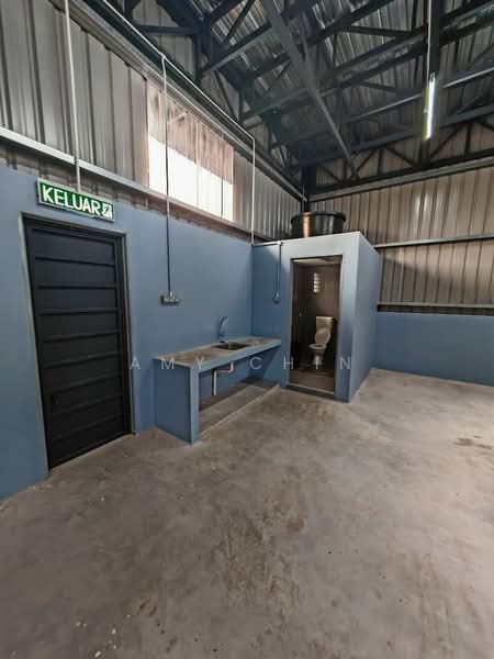 Warehouse for Rent in Kampung Bersatu (Puchong) - Amy Chin - Bathroom - PropertyGuru.com.my