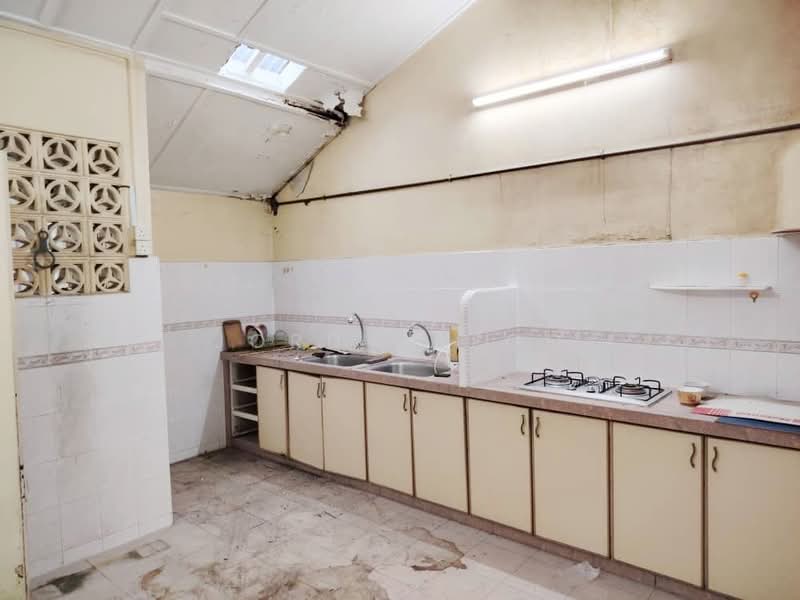 Lorong Thaton Pulau Tikus untuk Untuk Dijual - RM 1,100,000, Mac 2026 - Kitchen - PropertyGuru.com.my