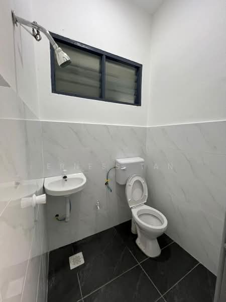 1-storey Terraced House for Sale in Taman Universiti (Skudai) - Erness Tan - Bathroom - PropertyGuru.com.my