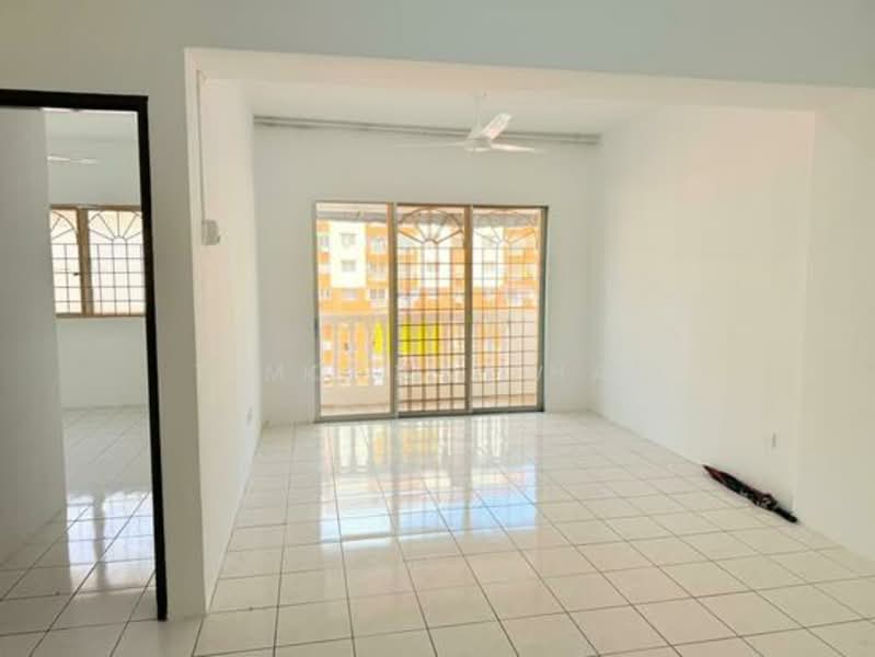 Flat for Sale at United Garden (Taman Lee Yan Lian) - KS Liew - Living Room - PropertyGuru.com.my