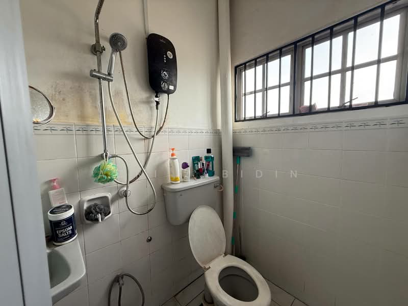 Bandar Puncak Alam untuk Untuk Dijual - RM 380,000, Apr 2026 - Bathroom - PropertyGuru.com.my