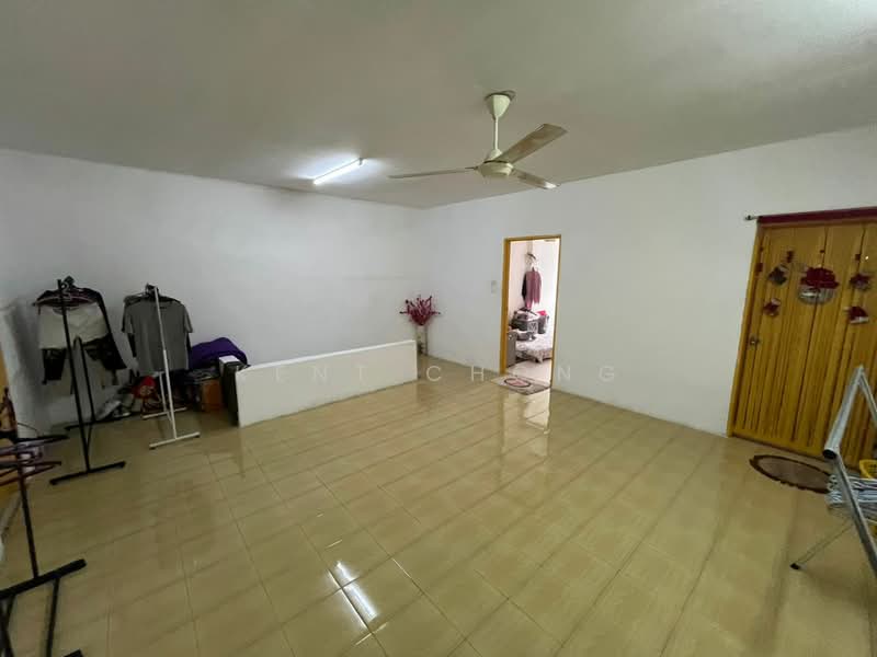 3-storey Terraced House for Sale in Bandar Kajang (Kajang) - Kent Chong - Living Room - PropertyGuru.com.my