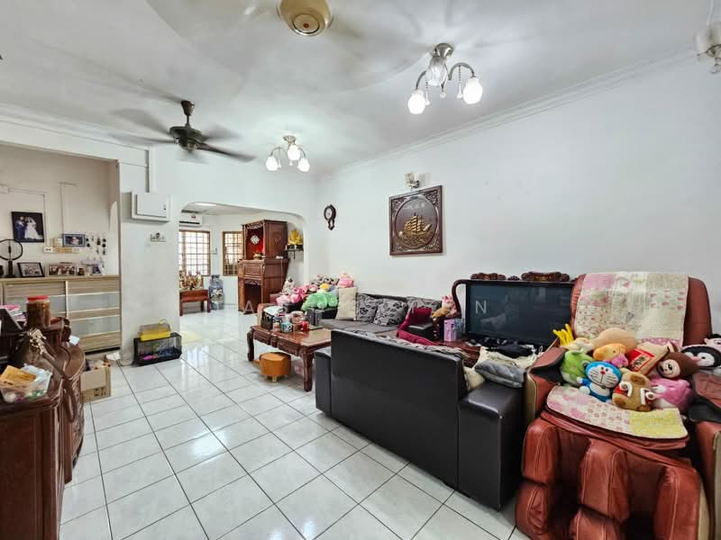 2-storey Terraced House for Sale in TAMAN PUCHONG UTAMA (Puchong) - Jason Tan - Living Room - PropertyGuru.com.my
