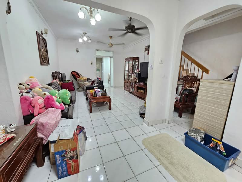 2-storey Terraced House for Sale in TAMAN PUCHONG UTAMA (Puchong) - Jason Tan - Living Room - PropertyGuru.com.my