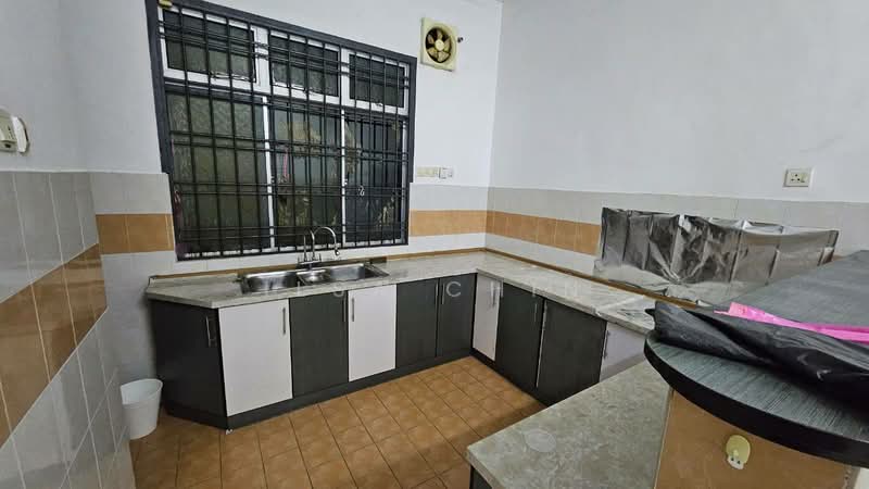 1.5-storey Terraced House for Sale in Taman Bestari Indah (Ulu Tiram) - Ilsa Chin - Kitchen - PropertyGuru.com.my