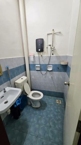 1.5-storey Terraced House for Sale in Taman Bestari Indah (Ulu Tiram) - Ilsa Chin - Bathroom - PropertyGuru.com.my