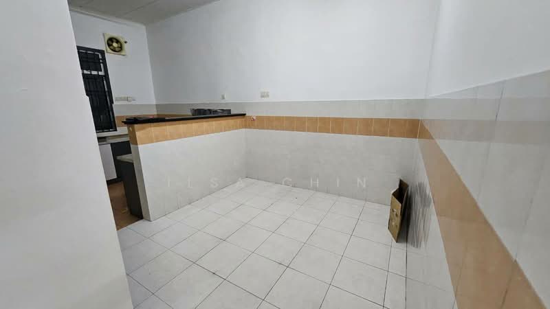1.5-storey Terraced House for Sale in Taman Bestari Indah (Ulu Tiram) - Ilsa Chin - Kitchen - PropertyGuru.com.my