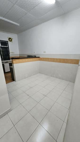 1.5-storey Terraced House for Sale in Taman Bestari Indah (Ulu Tiram) - Ilsa Chin - Kitchen - PropertyGuru.com.my