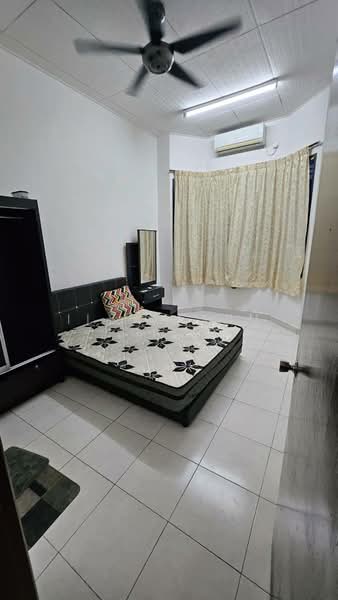 1.5-storey Terraced House for Sale in Taman Bestari Indah (Ulu Tiram) - Ilsa Chin - Bedroom - PropertyGuru.com.my