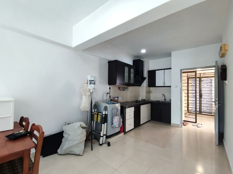 Service Residence for Sale at D'Alamanda - Aulya A. - Kitchen - PropertyGuru.com.my