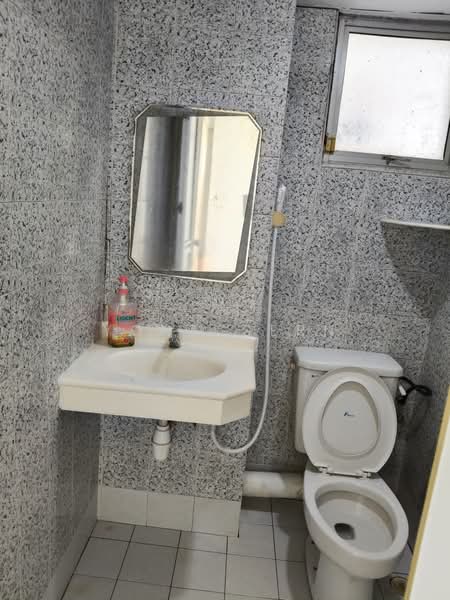 BJ Court Apartment untuk Untuk Disewa - RM 1,000 /bulan, Mac 2026 - Bathroom - PropertyGuru.com.my