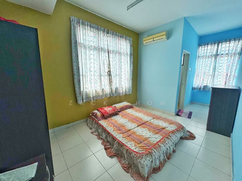 2-storey Terraced House for Sale in Taman Seri Austin (Tebrau) - Zack Chow - Bedroom - PropertyGuru.com.my