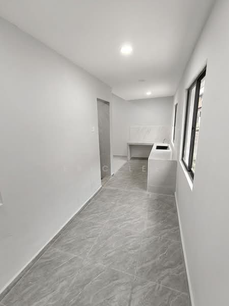 2-storey Terraced House for Sale in Taman Ungku Tun Aminah (Skudai) - Eric Lee - Corridor - PropertyGuru.com.my