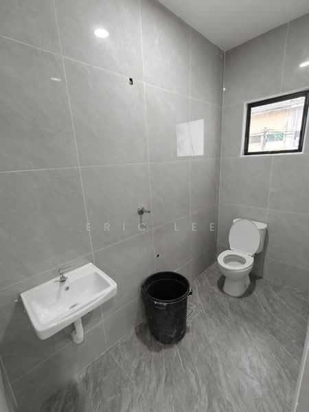 2-storey Terraced House for Sale in Taman Ungku Tun Aminah (Skudai) - Eric Lee - Bathroom - PropertyGuru.com.my